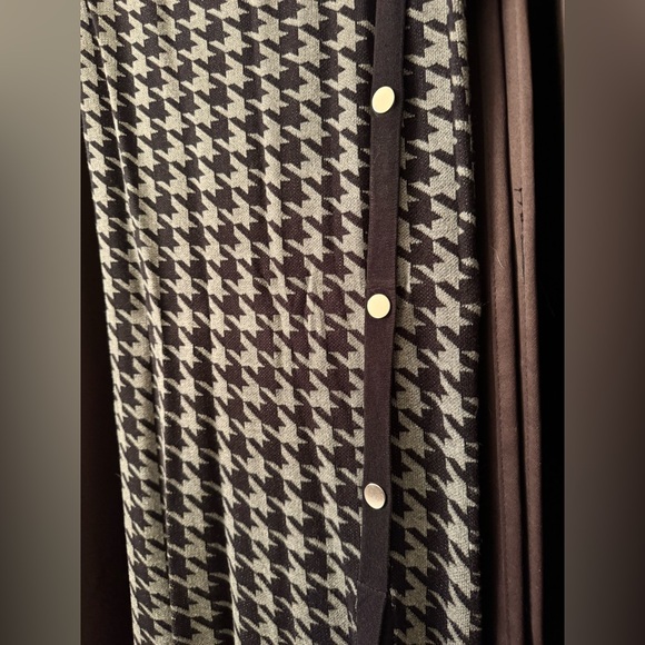 Houndstooth Pencil Skirt - Picture 5 of 7